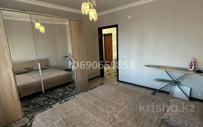 2-комнатная квартира, 78 м², 2/5 этаж помесячно, мкр. Алтын орда, Баишева 7/1 Актобе - изображение 1