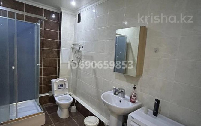 2-комнатная квартира, 78 м², 2/5 этаж помесячно, мкр. Алтын орда, Баишева 7/1 Актобе - изображение 2