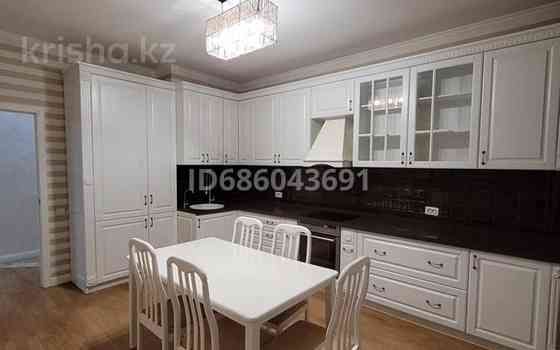 3-комнатная квартира, 145 м², 5/20 этаж помесячно, Калдаякова 1 Astana