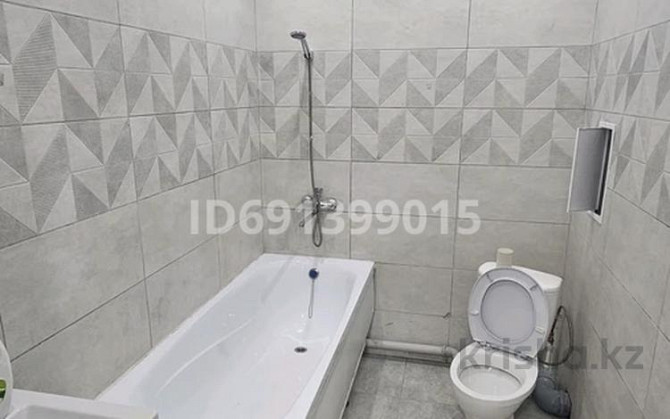 1-комнатная квартира, 52 м², 4/5 этаж помесячно, мкр. Алтын орда, Мустафы Шокая 48 в к3 - Мустафа шо Актобе - изображение 3