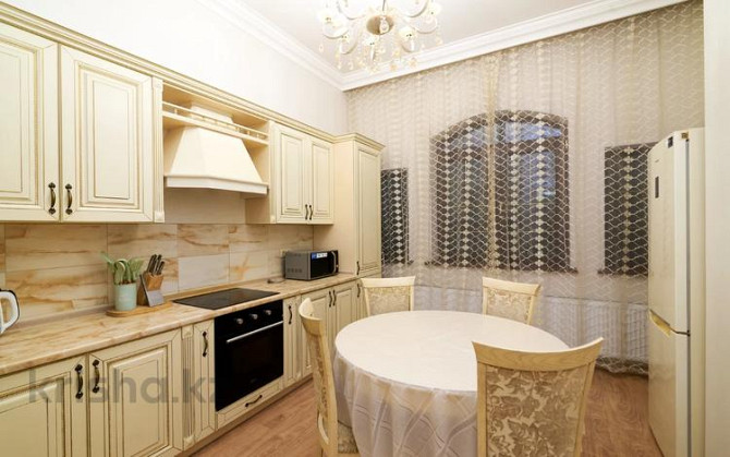 3-комнатная квартира, 86 м², 8/9 этаж помесячно, Панфилова 15-19 Астана - изображение 1