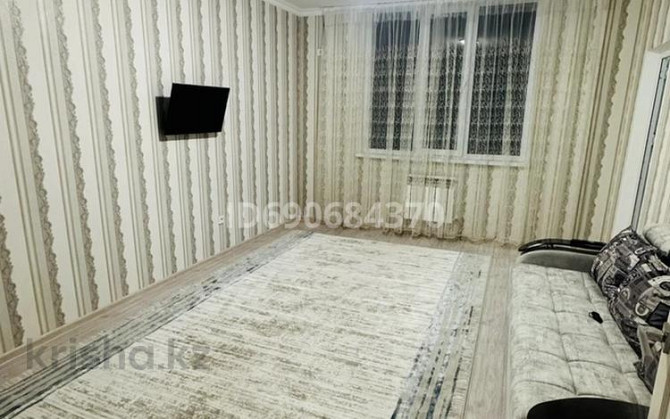 3-комнатная квартира, 72 м², 1/12 этаж помесячно, Туран-2 мкр 33А - Магазин Туран2 Шымкент - изображение 1
