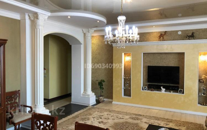 3-комнатная квартира, 123 м², 7/10 этаж помесячно, Байтурсынова 58В Шымкент - изображение 1
