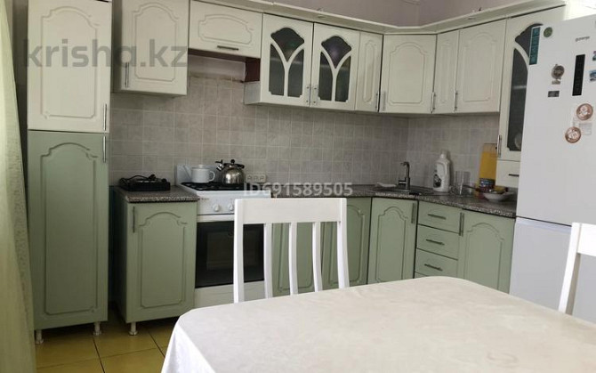 3-комнатная квартира, 80 м², 5/9 этаж помесячно, мкр Кунаева 55 Уральск - изображение 1