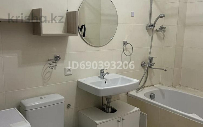 2-комнатная квартира, 45 м², 3/5 этаж помесячно, Кенесары хана 83/2 Алматы - изображение 6