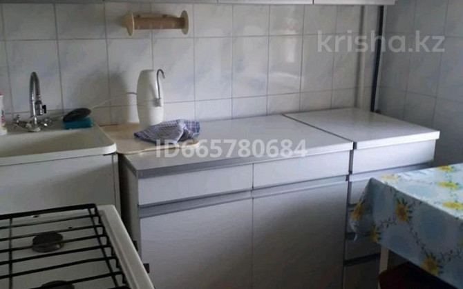 2-комнатная квартира, 32 м², 3/3 этаж помесячно, улица Токмагамбетова 18 Кызылорда - изображение 2