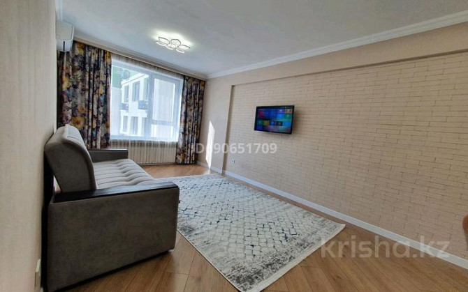 3-комнатная квартира, 75 м², 3/6 этаж помесячно, Райымбек батыра 169 - 6 км  - изображение 2