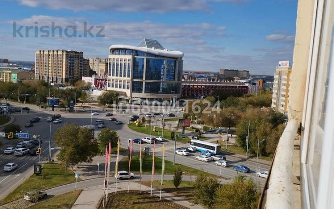 3-комнатная квартира, 80 м², 9/9 этаж помесячно, мкр 8, Абулхаир хана 69 - Молдагуловой Актобе - изображение 1