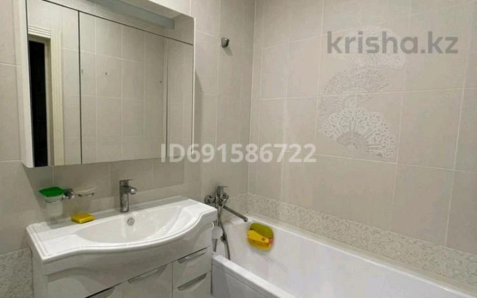 1-комнатная квартира, 60 м², 2/5 этаж помесячно, мкр Кунаева, Нур 7/1 - АкСарай Уральск - изображение 2