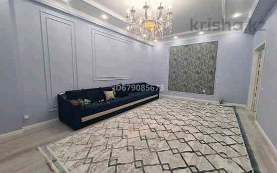 3-комнатная квартира, 110 м², 1/8 этаж помесячно, мкр Нурсая, Абулхаир Хана 41 Атырау
