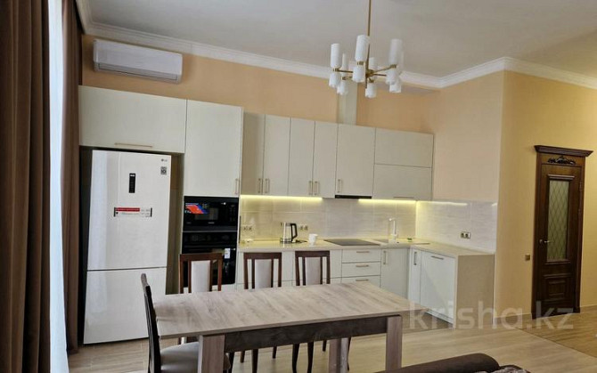 3-комнатная квартира, 110 м², 3/3 этаж помесячно, мкр Мирас 133 блок Е - Аскарова Almaty - photo 1