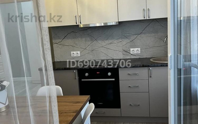 1-комнатная квартира, 40 м², 10/16 этаж помесячно, Улы Дала 71 Астана - изображение 1