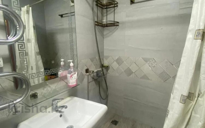2-комнатная квартира, 60 м², 3/5 этаж помесячно, мкр Коктем-3 67 - Сатпаева Байзакова Алматы - изображение 4