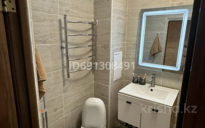 3-комнатная квартира, 70 м², 2/5 этаж помесячно, мкр Алмагуль 10 - Жарокова Байкадамова Алматы - изображение 2
