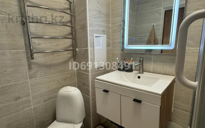 3-комнатная квартира, 70 м², 2/5 этаж помесячно, мкр Алмагуль 10 - Жарокова Байкадамова Алматы - изображение 3