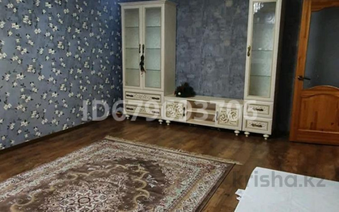4-комнатная квартира, 72 м², 3/5 этаж помесячно, Махамбета Утемисова 114 Б Атырау - изображение 1