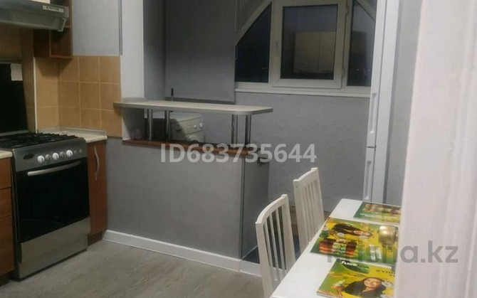 3-комнатная квартира, 73 м², 7/9 этаж помесячно, мкр Аксай-2 15 Алматы - изображение 2