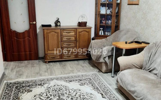 3-комнатная квартира, 63 м², 3/9 этаж помесячно, мкр Кунаева, 6 мкр - Находится рядом с Желаевской т Уральск - изображение 1