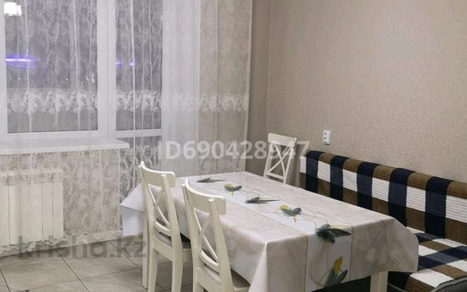 1-комнатная квартира, 65 м², 2/9 этаж помесячно, мкр. Алтын орда, Батыс 2 - проспект Алии Молдагулов Актобе - изображение 4