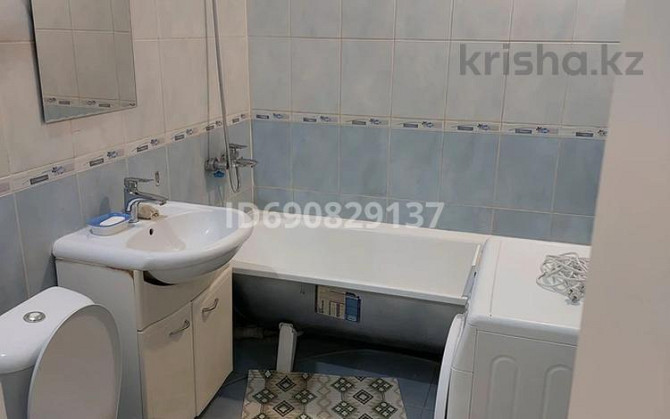 1-комнатная квартира, 50 м², 5/16 этаж помесячно, мкр. Алмагуль, Мкр Алмагуль 20 Атырау - изображение 6