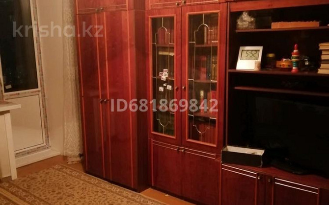 3-комнатная квартира, 60 м², 3/5 этаж помесячно, Набережная им Славского 28б - Маг Прогресс Усть-Каменогорск - изображение 1