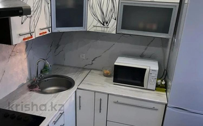 3-комнатная квартира, 60 м², 3/3 этаж помесячно, Братская 44 Ust-Kamenogorsk - photo 2