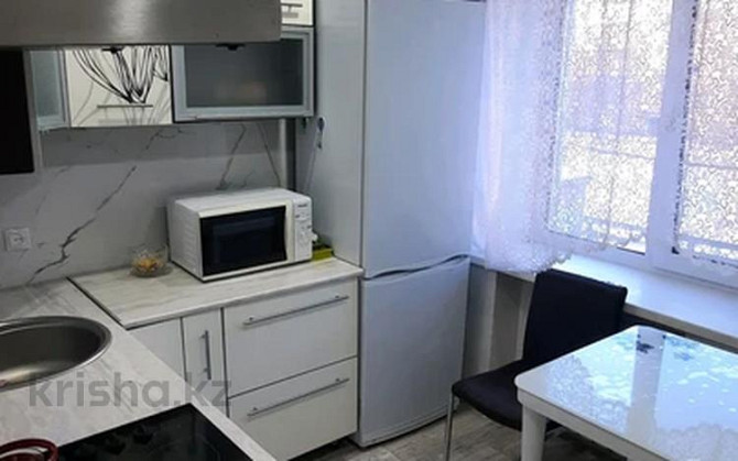 3-комнатная квартира, 60 м², 3/3 этаж помесячно, Братская 44 Ust-Kamenogorsk - photo 1