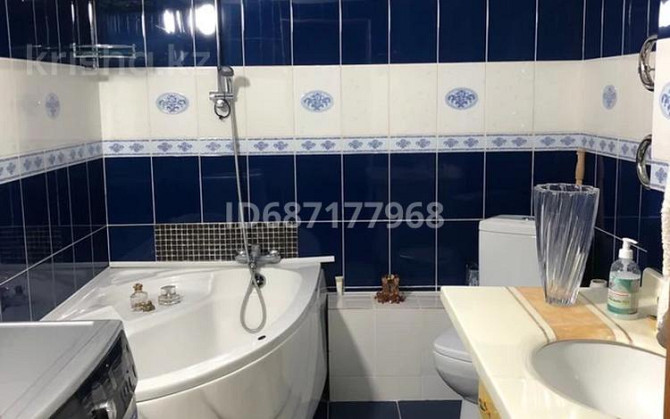 4-комнатная квартира, 130 м², 10/10 этаж помесячно, мкр 5, Молдагуловой - Молдагулова -тайбекова Актобе - изображение 4