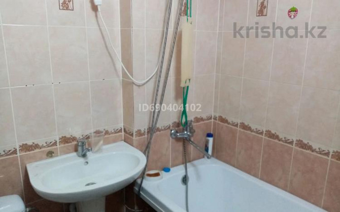 1-комнатная квартира, 40 м², 3/10 этаж помесячно, Первомайская 79 - 905 стройка Семей - изображение 3