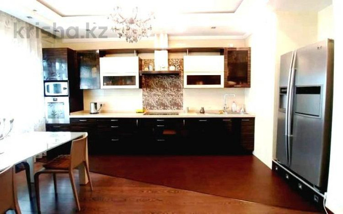 4-комнатная квартира, 155 м², 16/19 этаж помесячно, Курмангазы 145 Алматы - изображение 1
