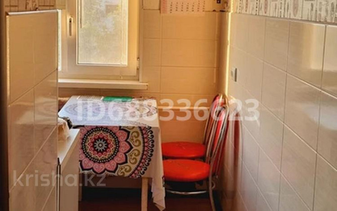 3-комнатная квартира, 63 м², 5/5 этаж помесячно, мкр 5 4 - Вечный огонь Актобе - изображение 3
