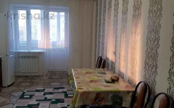 3-комнатная квартира, 120 м², 4/5 этаж помесячно, Циолковского 2/20 Уральск - изображение 1