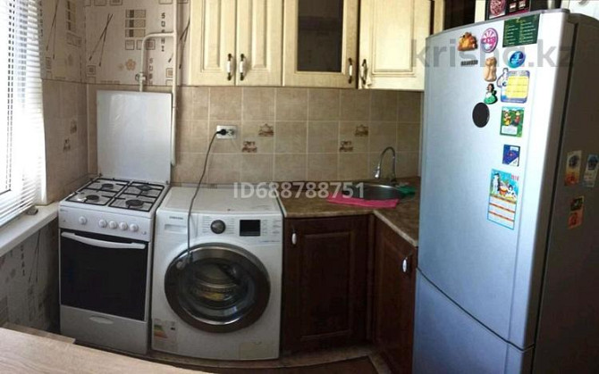 3-комнатная квартира, 63 м², 1/5 этаж помесячно, мкр Строитель 21 Уральск - изображение 3