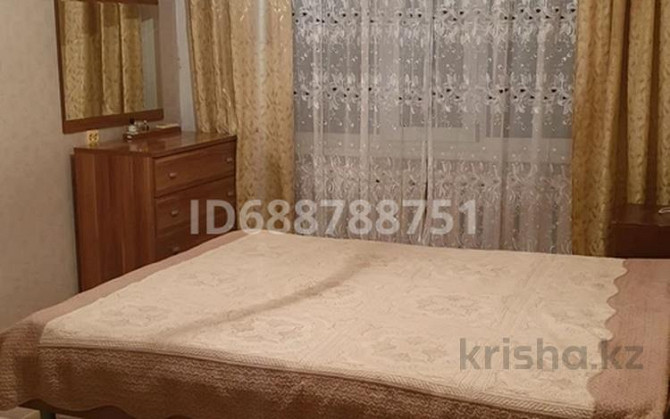 3-комнатная квартира, 63 м², 1/5 этаж помесячно, мкр Строитель 21 Уральск - изображение 7