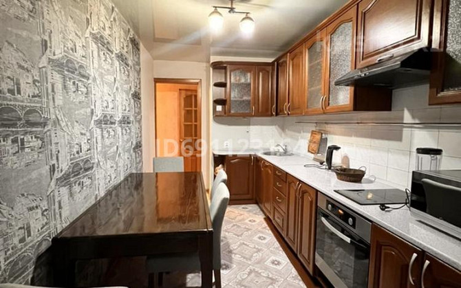4-комнатная квартира, 89 м², 5/5 этаж помесячно, Назарбаева 87 Усть-Каменогорск - изображение 1