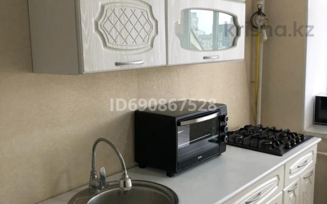 1-комнатная квартира, 42 м², 4/6 этаж помесячно, мкр Женис 32/1 Уральск - изображение 3