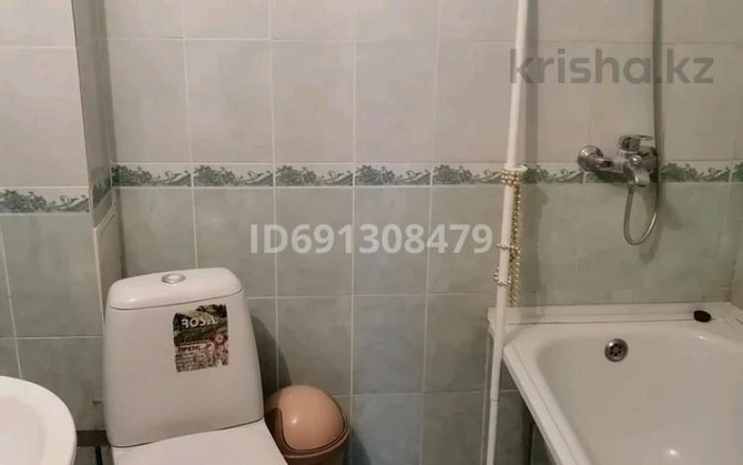 1-комнатная квартира, 36 м², 5/5 этаж помесячно, мкр Кунаева 21 Уральск - изображение 1