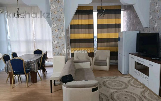4-комнатная квартира, 150 м², 3/7 этаж помесячно, Сатпаева 39в Атырау - изображение 1