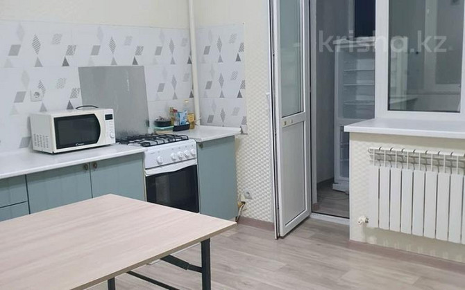 1-комнатная квартира, 51 м², 2/5 этаж помесячно, Кунаева 16/5 Уральск - изображение 2