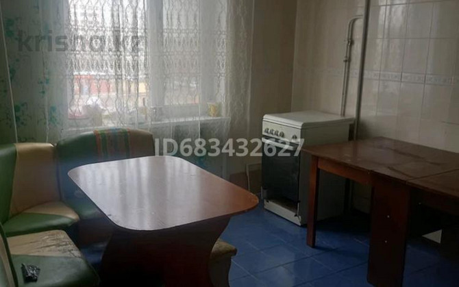 3-комнатная квартира, 85 м², 4/9 этаж помесячно, мкр 12 26 - Возле гостиницы Дастан Актобе - изображение 1
