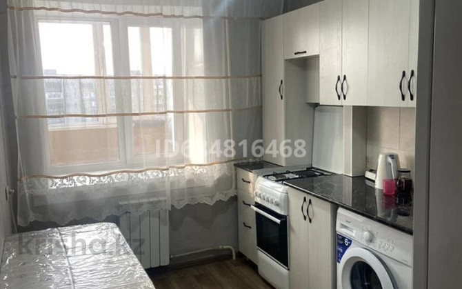 2-комнатная квартира, 54.5 м², 8/9 этаж помесячно, проспект Шакарима 38 Семей - изображение 1