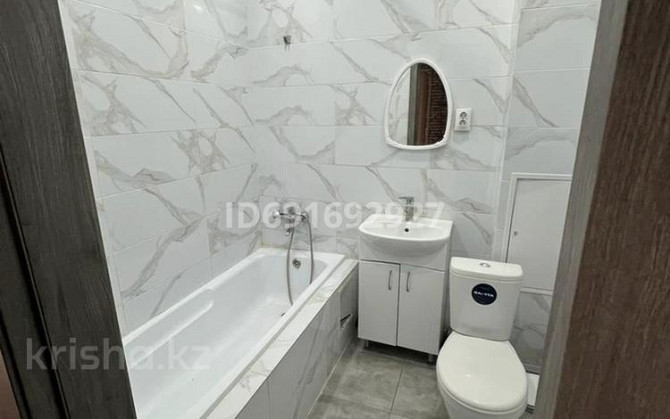 1-комнатная квартира, 40 м², 1 этаж помесячно, Курмангалиева 3 - проспект Абулхаирхана район ДЕПО Уральск - изображение 1