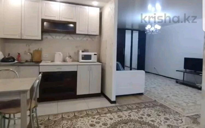 1-комнатная квартира, 35 м², 1/5 этаж помесячно, Шевченко 67 Уральск - изображение 3