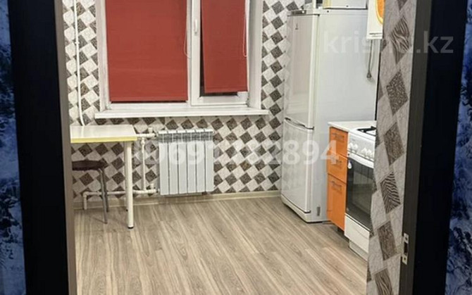 1-комнатная квартира, 40 м², 1/5 этаж помесячно, мкр Строитель 39 Уральск - изображение 3