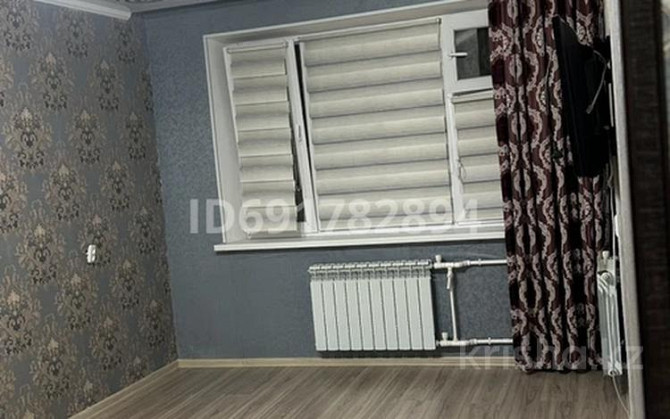 1-комнатная квартира, 40 м², 1/5 этаж помесячно, мкр Строитель 39 Уральск - изображение 1