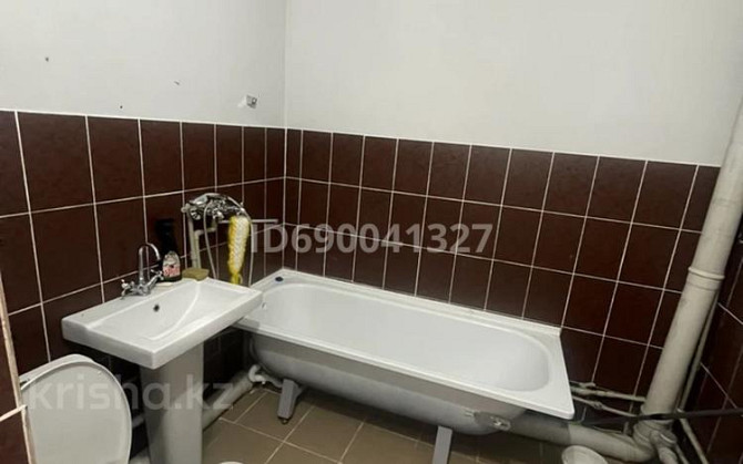 3-комнатная квартира, 86 м², 1/2 этаж помесячно, Алтайская 34/3 - Школа #5 Усть-Каменогорск - изображение 2