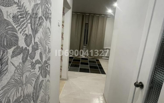 3-комнатная квартира, 86 м², 1/2 этаж помесячно, Алтайская 34/3 - Школа #5 Усть-Каменогорск - изображение 1