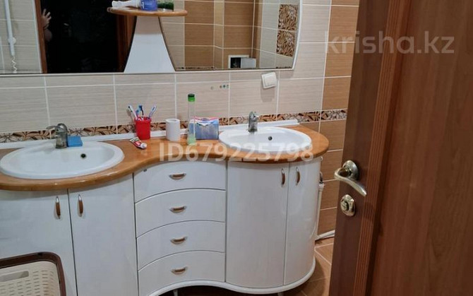 5-комнатная квартира, 140 м², 5/5 этаж помесячно, Сатпаева 21а - Рядом с Ардагером Атырау - изображение 4