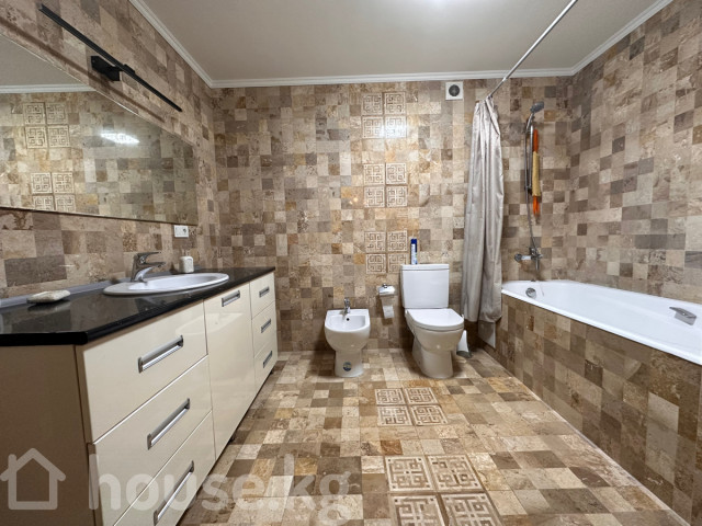 4-комн. кв., 165 м2, Бишкек, Сквер Тоголок Молдо, Московская 147/Исакова Бишкек - изображение 3
