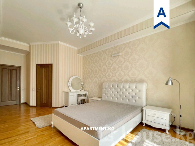 3-комн. кв., 135 м2, Бишкек, Золотой квадрат, раззакова 15/Московская Бишкек - изображение 1